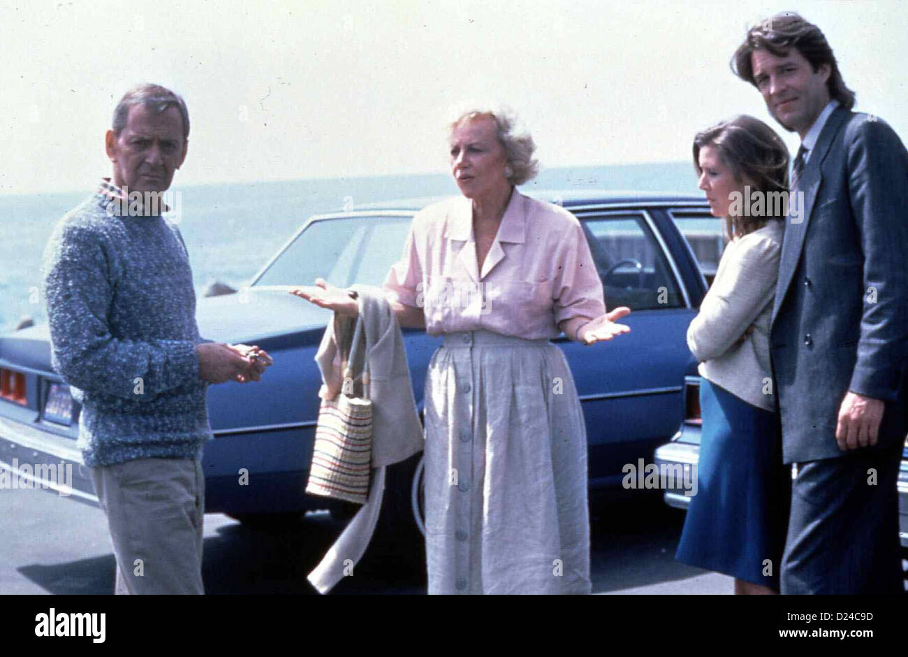 Sunday Drive  Sunday Drive  Tony Randall, Audra Lindley, Carrie Fisher, Ted Wass Paul Sherdan (Ted Wass) ist mit seinem Hund Stock Photo