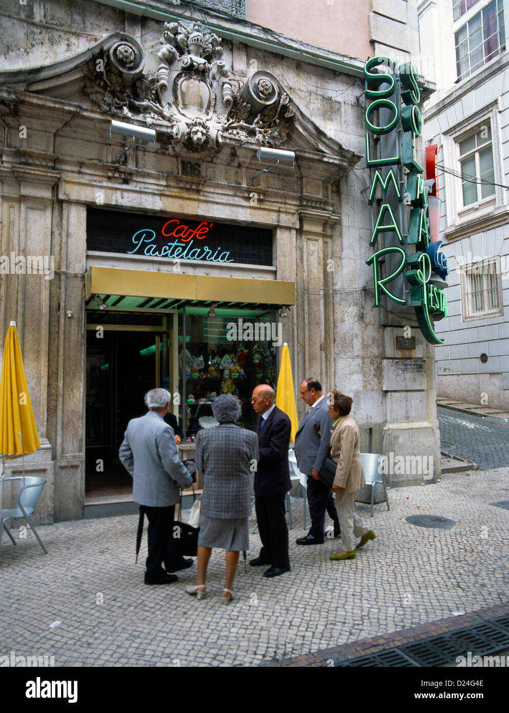 Baixa Lisbon Portugal Solmar Restaurant Two Elderly Couples Standing Outside Stock Photo