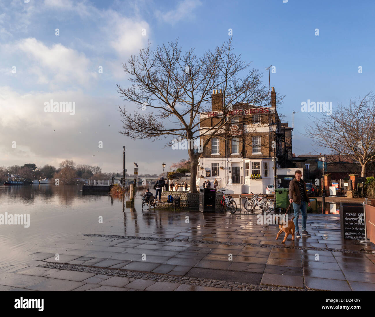 The White Cross pub is surrounded by the water of the tidal Thames River at high tide - Richmond upon Thames, South West London,Surrey,England, UK Stock Photo