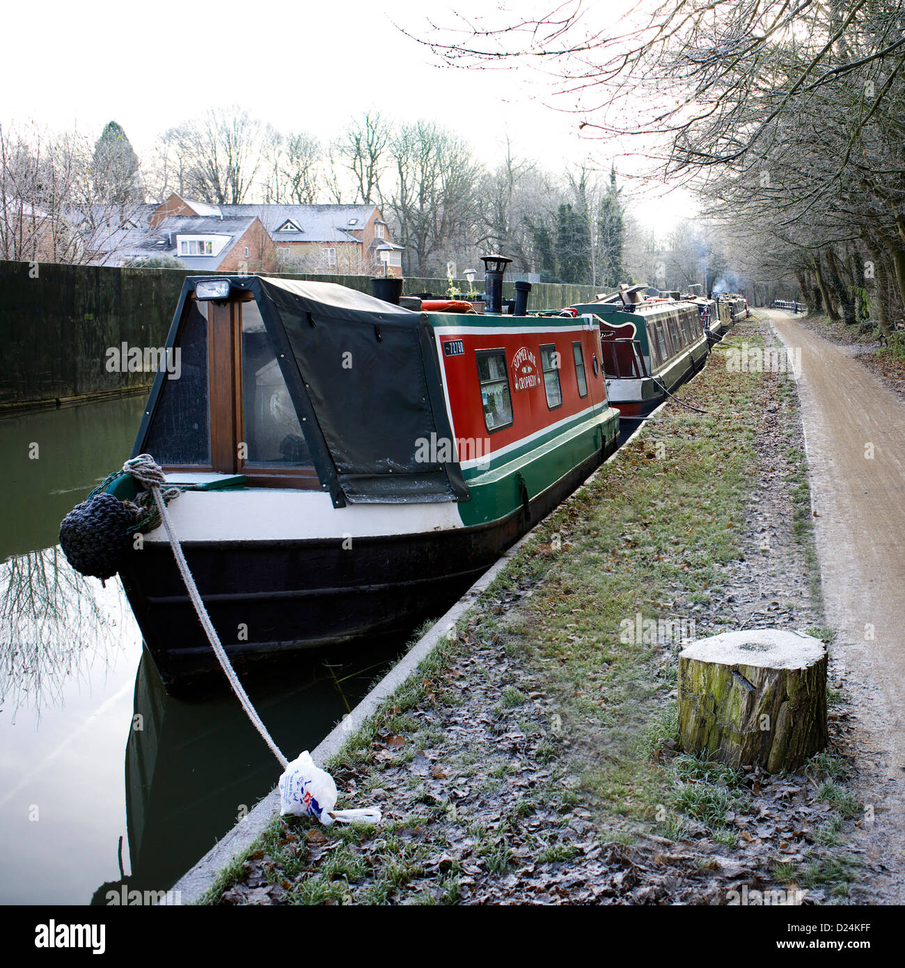 Winter on the South Oxford Canal, Oxford, Oxfordshire, Oxon, England, UK, boat, narrowboat, ice
