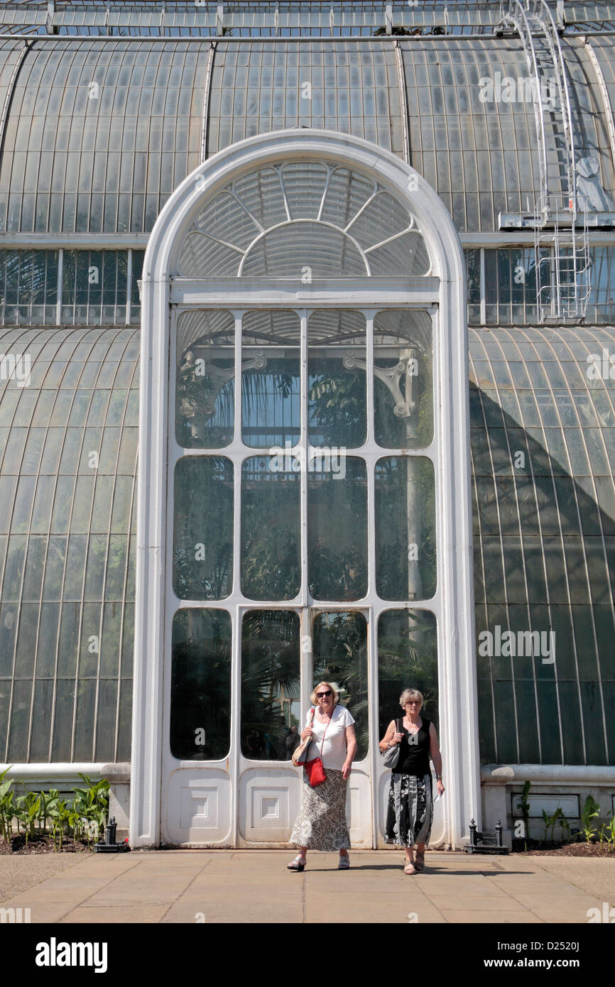 The large main entrance door to the Palm House, The Royal Botanic Gardens, Kew, Surrey, England. (east facing elevation) Stock Photo