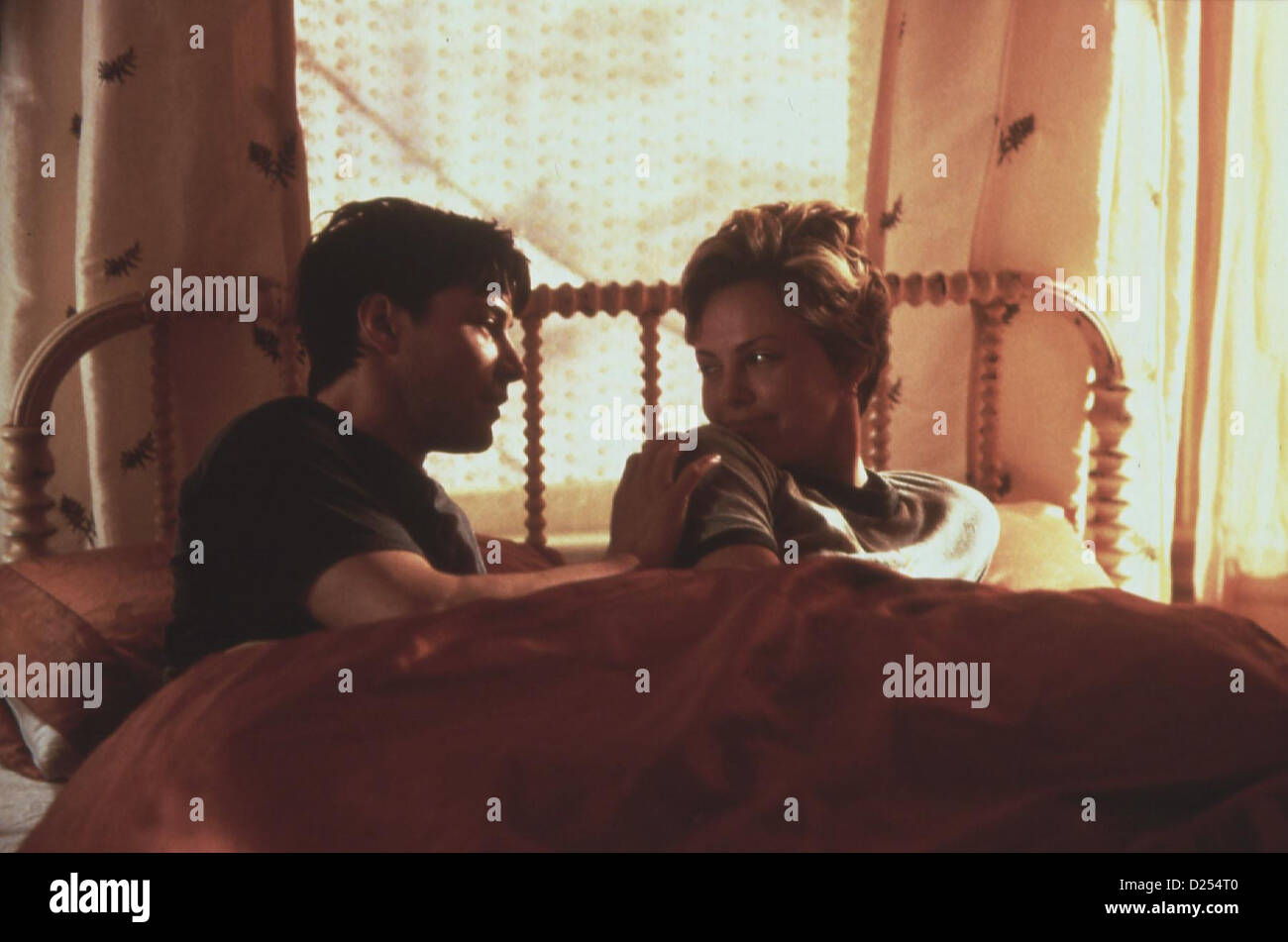 Sweet November -- Keanu Reeves, Charlize Theron *** Local Caption