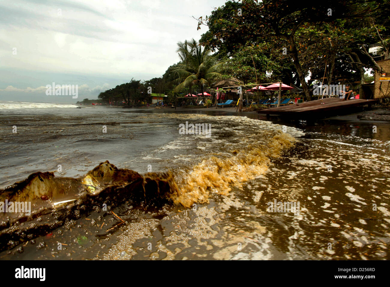 Toxic beachs hi-res stock photography and images - Alamy