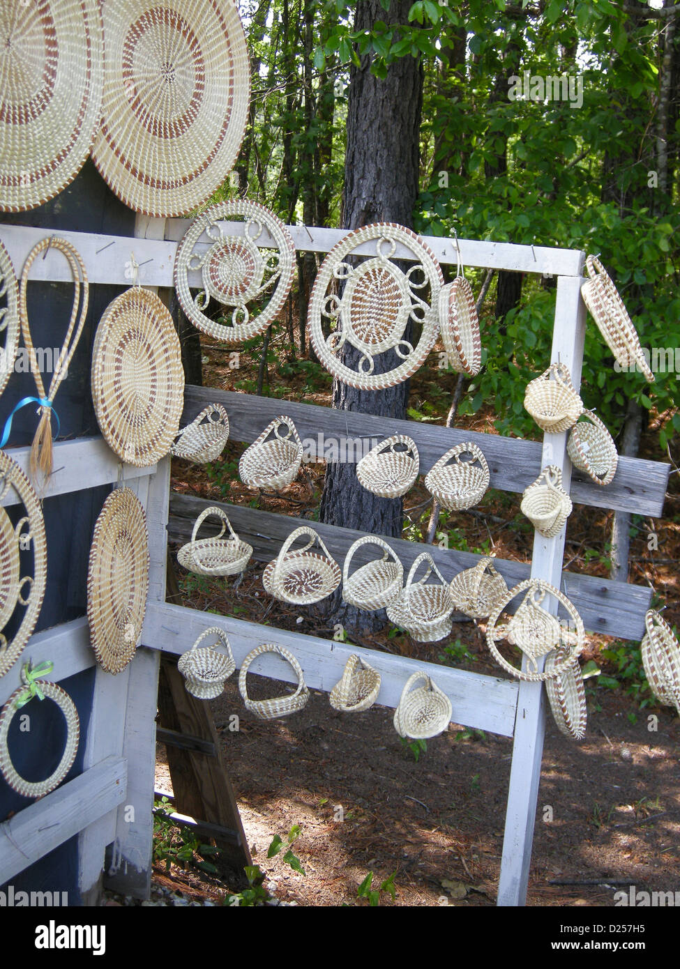 Sweetgrass baskets hires stock photography and images Alamy