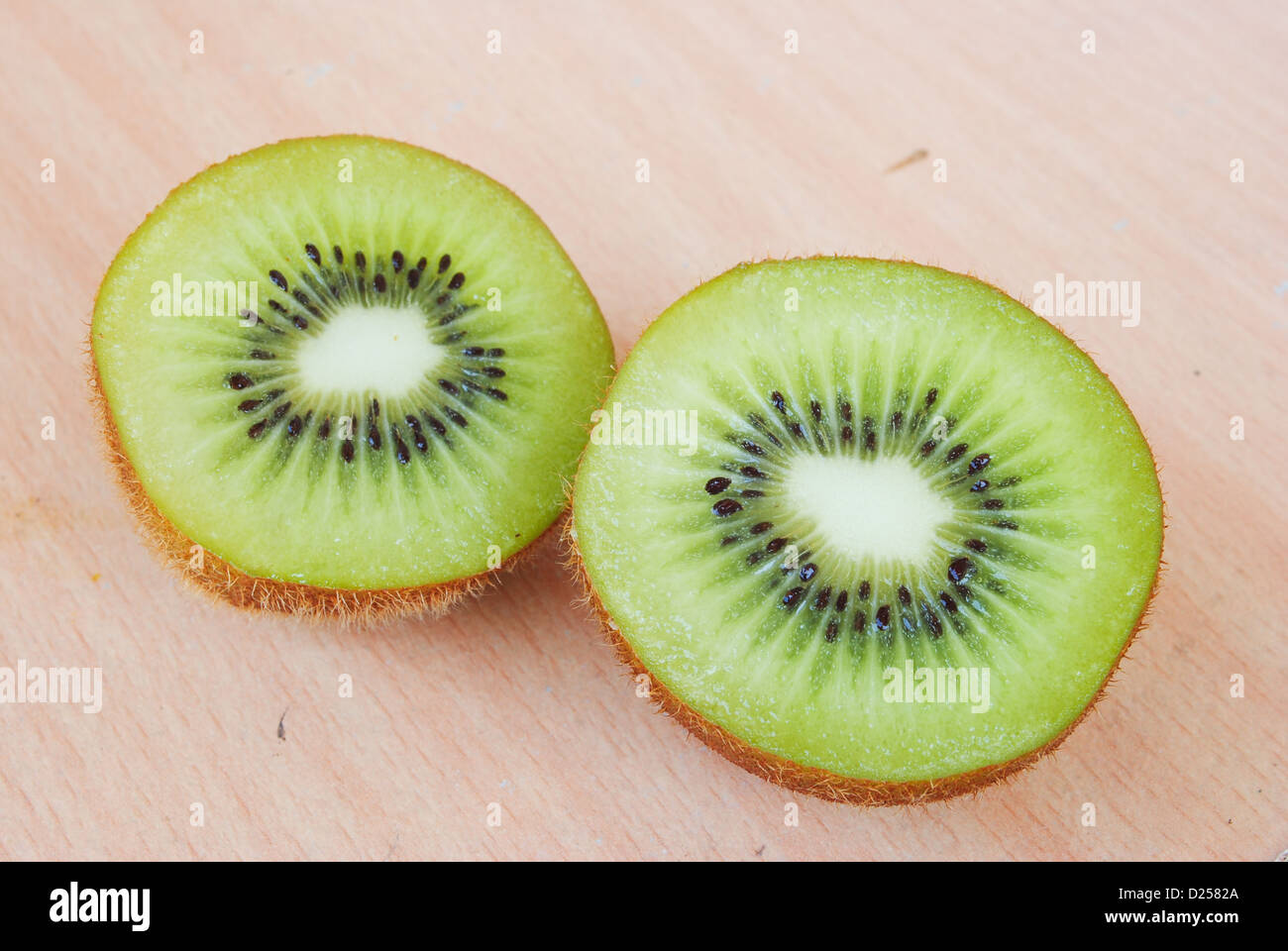 Whole kiwis pile hi-res stock photography and images - Alamy