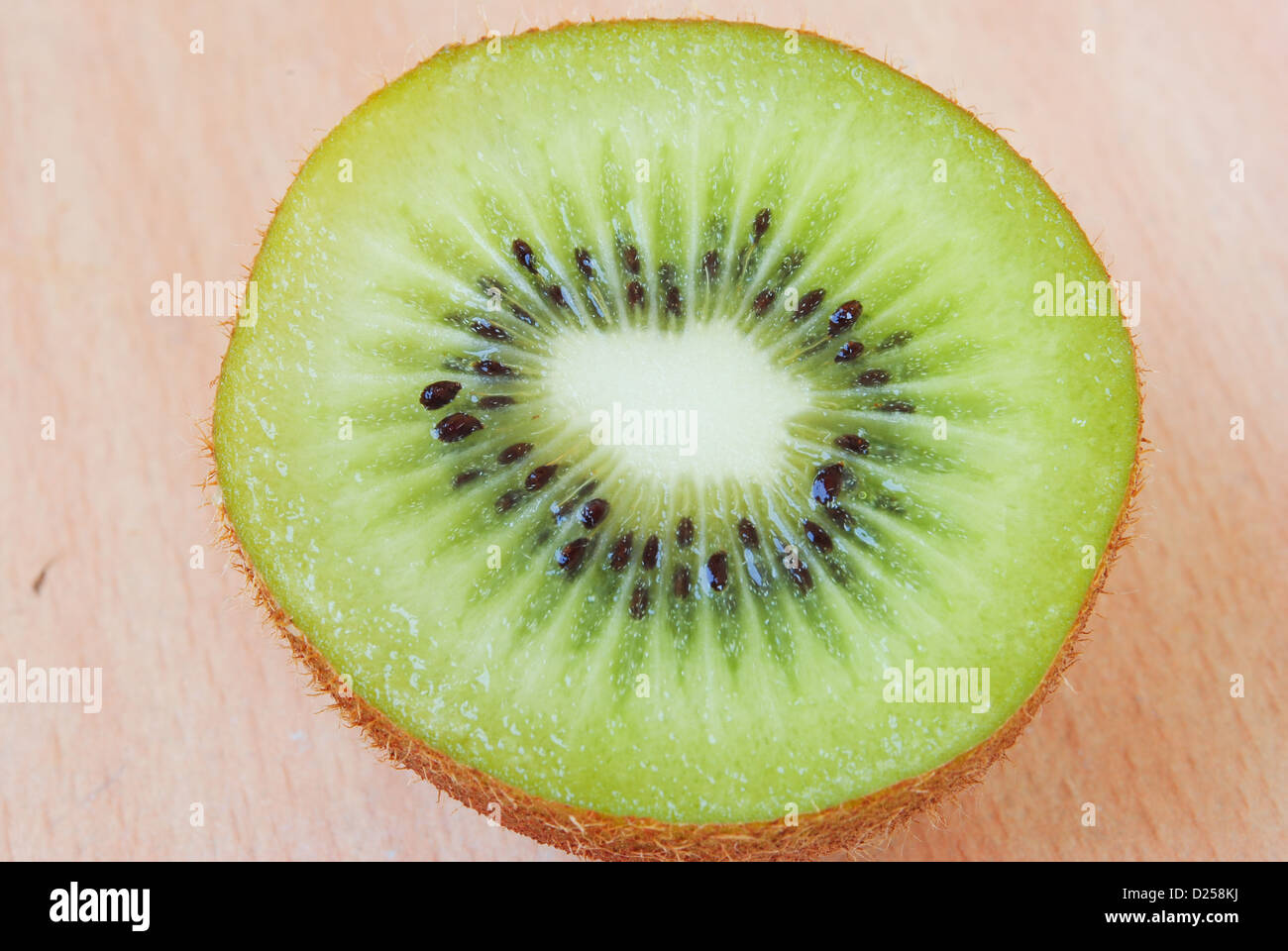 Whole kiwis pile hi-res stock photography and images - Alamy