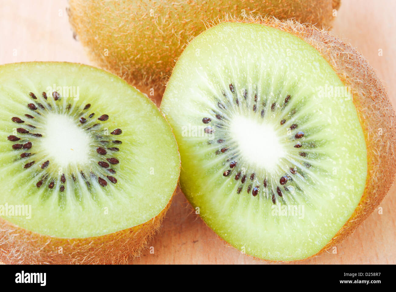 Whole kiwis pile hi-res stock photography and images - Alamy