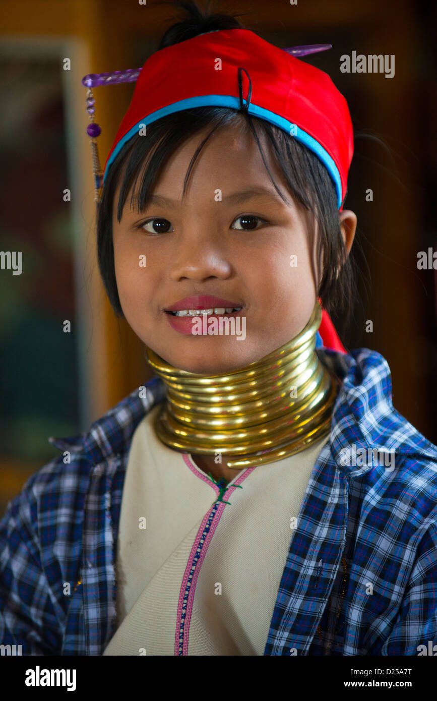Padaung Shan, Kayan Lahwi tribal girls, inle, myanmar, burma Stock Photo
