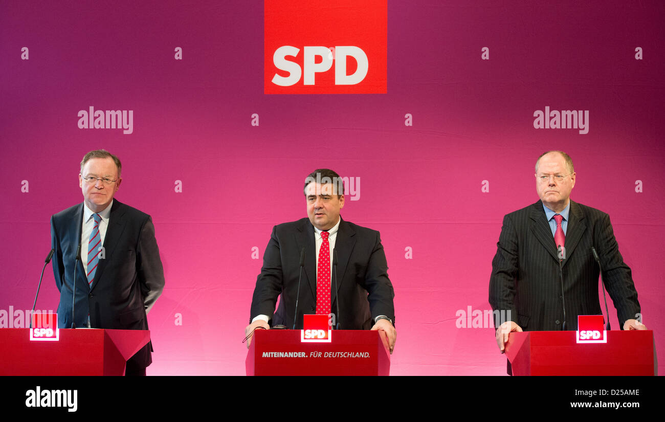 SPD top candidate in the state election of Niedersachsen, Stephan Weil (L-R), SPD party leader Sigmar Gabriel and SPD candidate for chancellor, Peer Steinbrück, join the SDP-Presidium meeting of the national and the federal government of the county Niedersachsen, in Braunschweig, Germany, 14 January 2013. Photo: Julian Stratenschulte Stock Photo