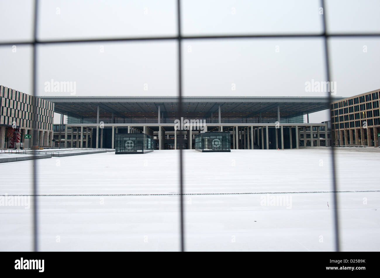 View on the terminal covered in snow of the new airport Berlin Brandenburg Willy Brandt (BER) in Schönefeld, Germany, 14 January 2013. Photo: Patrick Pleul Stock Photo