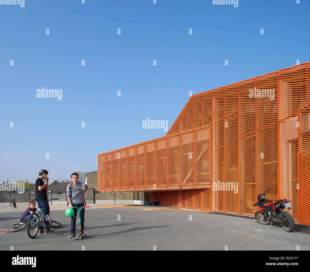 Zap' Ados Skatepark, Calais, France. Architect: Bang Architectes, 2011. Detailed perspective of orange coloured mesh facade. Stock Photo