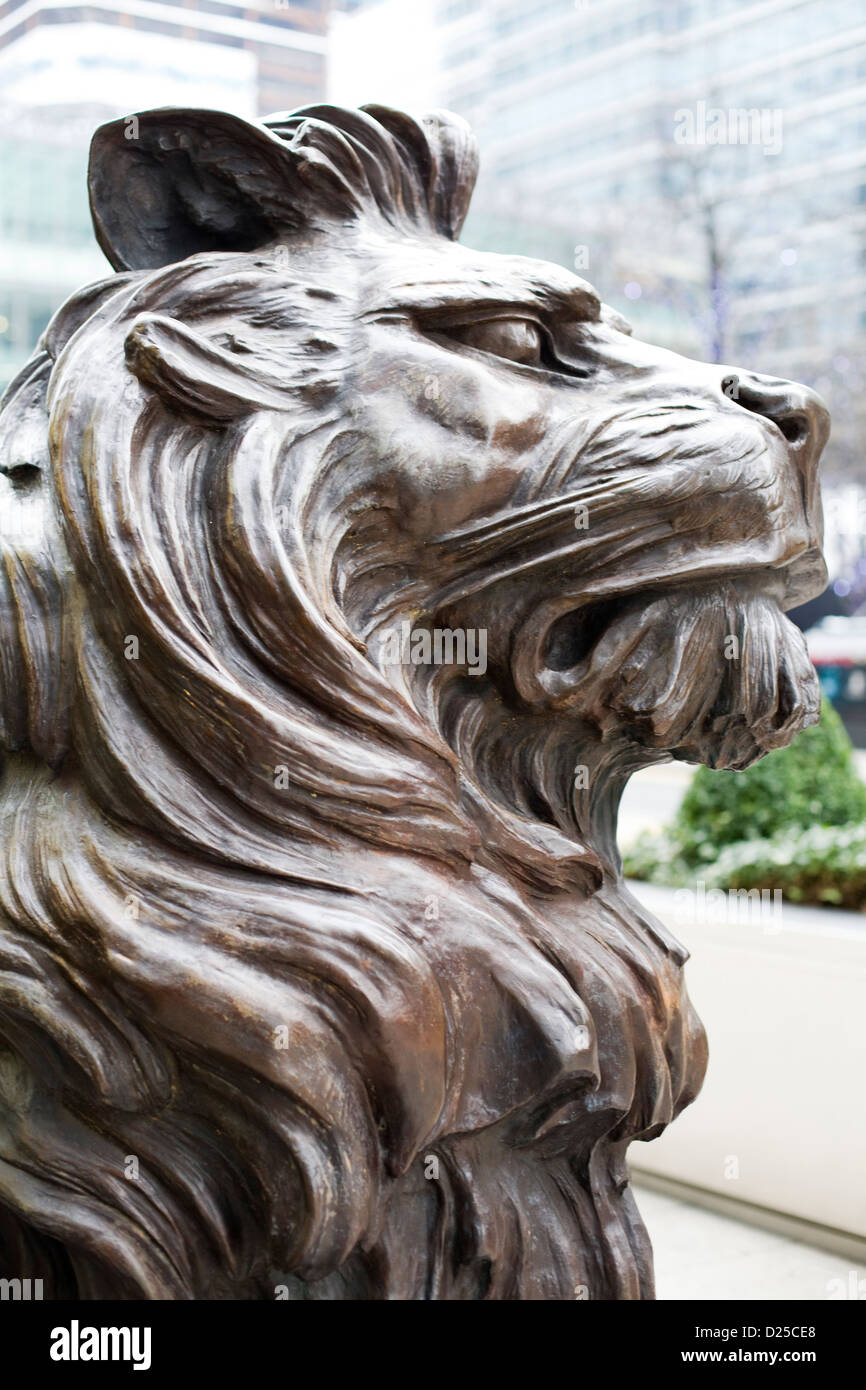 Bronze lions london hi-res stock photography and images - Alamy