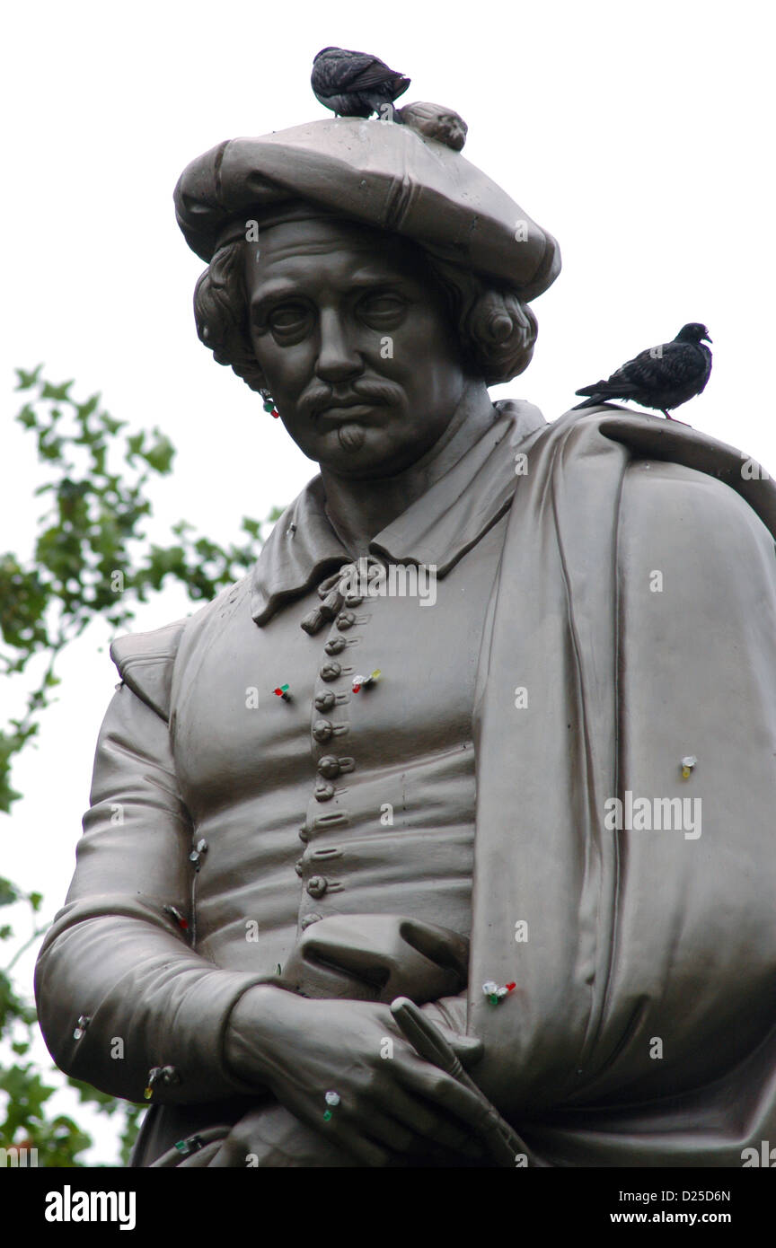 Rembrandt (16061669). Dutch painter. Statue by Louis Royer (17931868