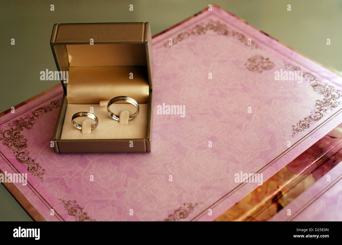 Wedding rings in box Stock Photo Alamy