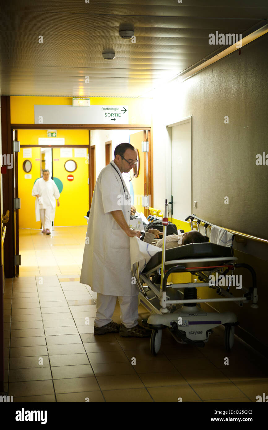 Hospital emergency hi-res stock photography and images - Alamy