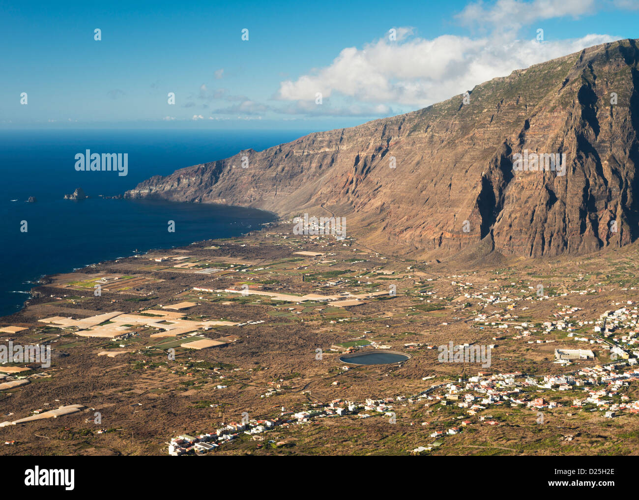 View over the towns of Tigaday and Frontera in the El Golfo embayment, El Hierro, towards the giant cliff of Fuga de Gorreta Stock Photo