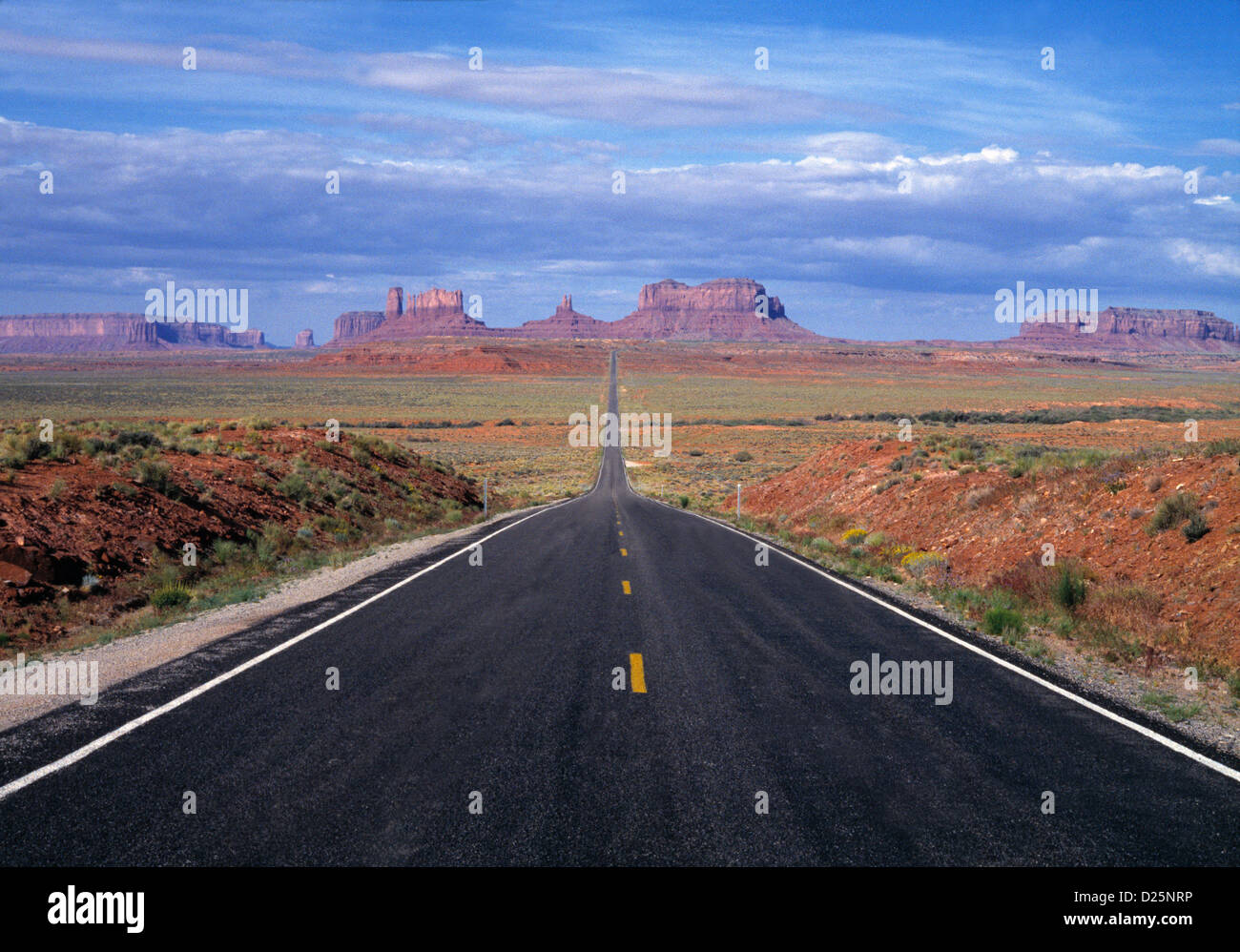 Empty two lane highway hi-res stock photography and images - Alamy