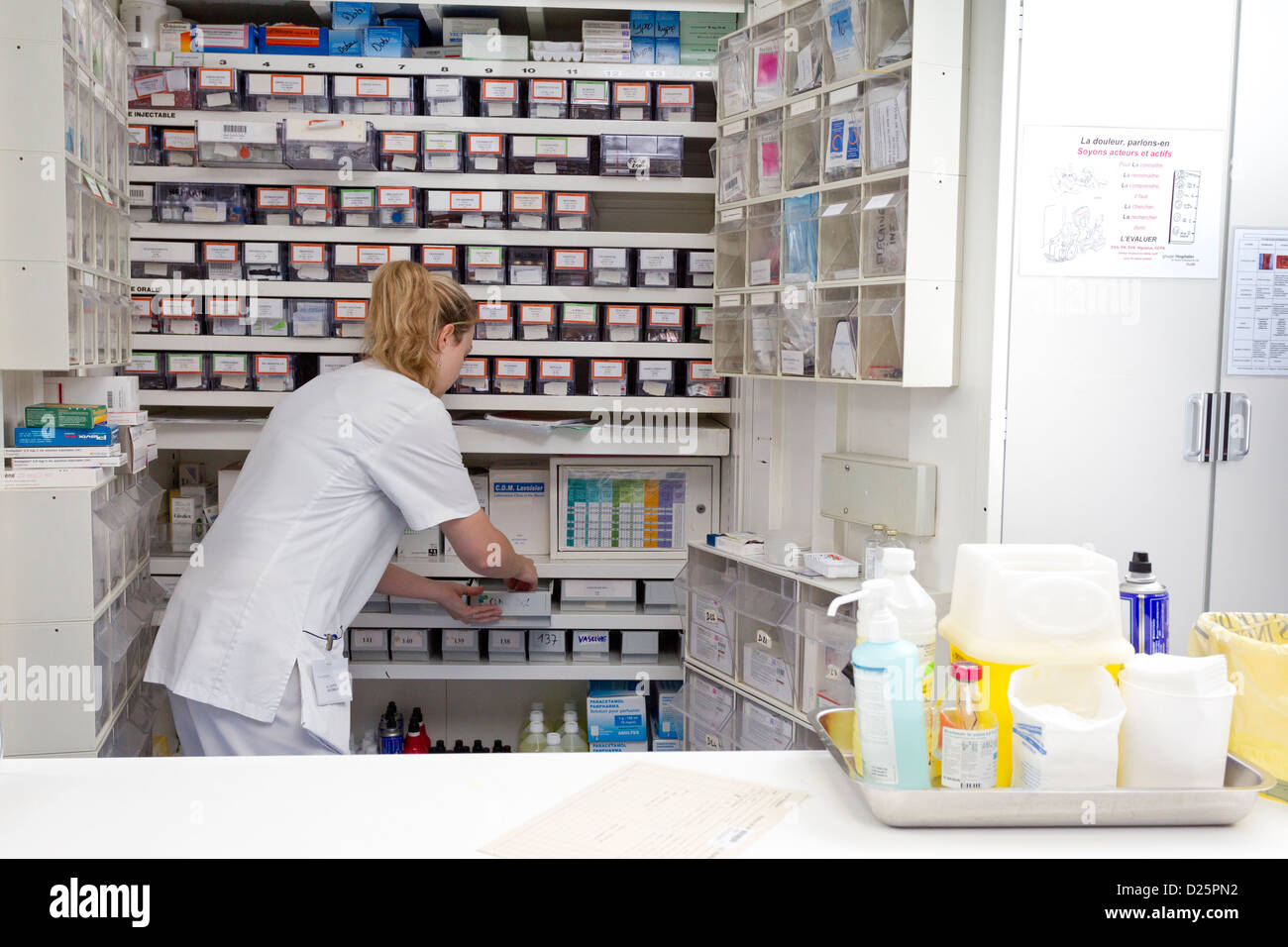 Hospital pharmacy hi-res stock photography and images - Alamy