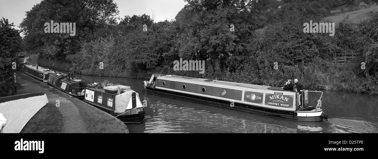 Narrowboats on the Grand Union Canal at Braunston village, Northamptonshire, England; Britain; UK Stock Photo