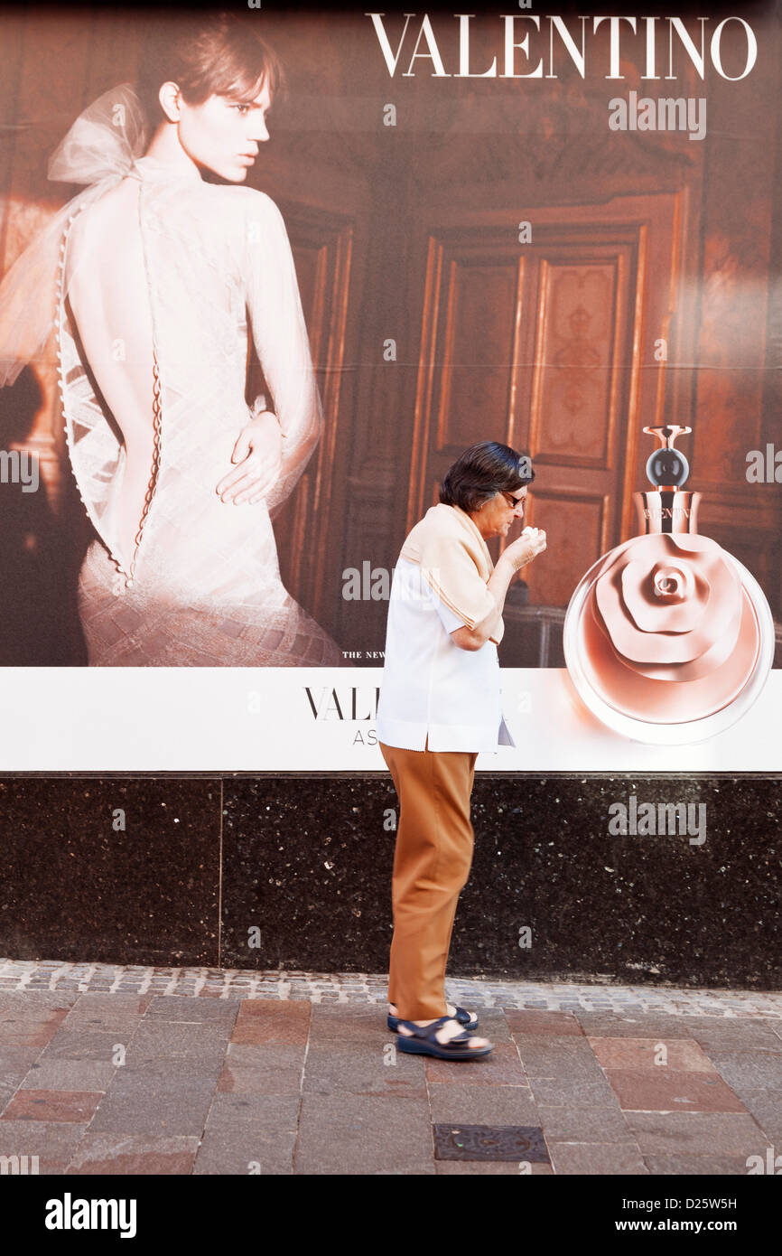 Valentino perfume hires stock photography and images Alamy