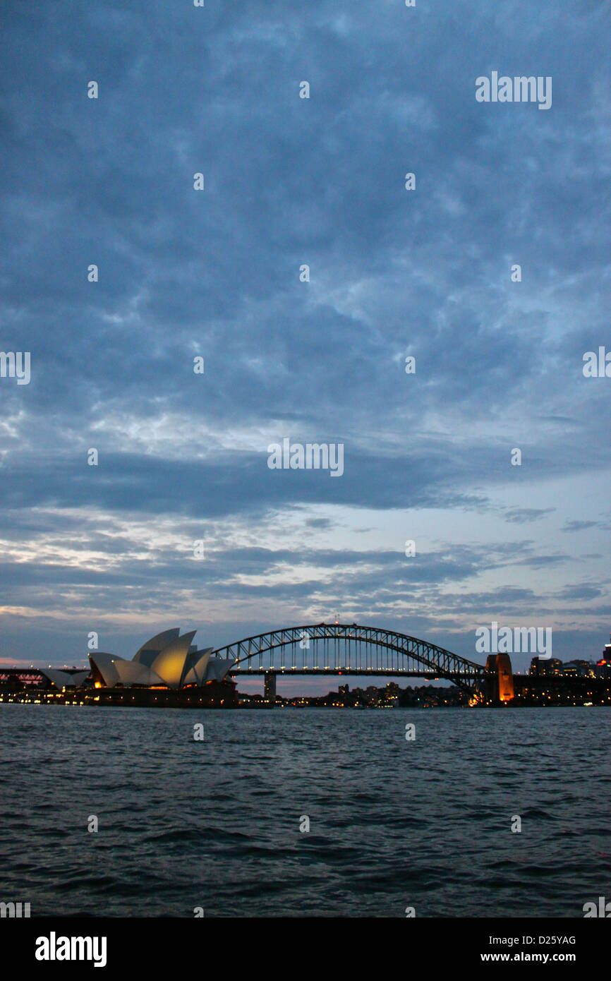 Sydney harbor at dusk hi-res stock photography and images - Alamy