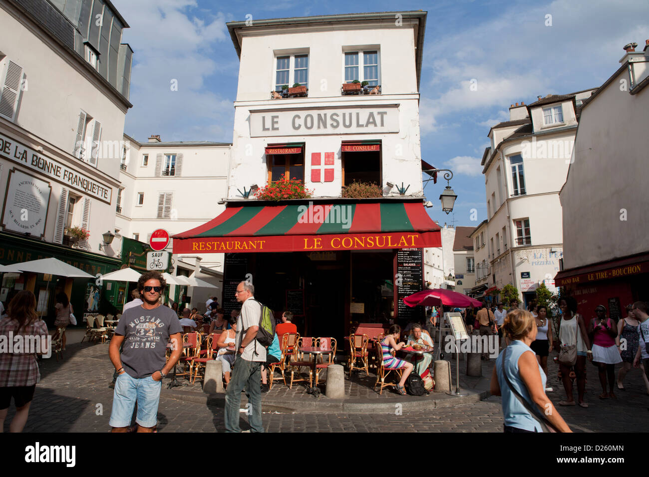 Le Consulat restaurant in Montmatre with exterior tables on the cobblestoned street, Paris, France Stock Photo