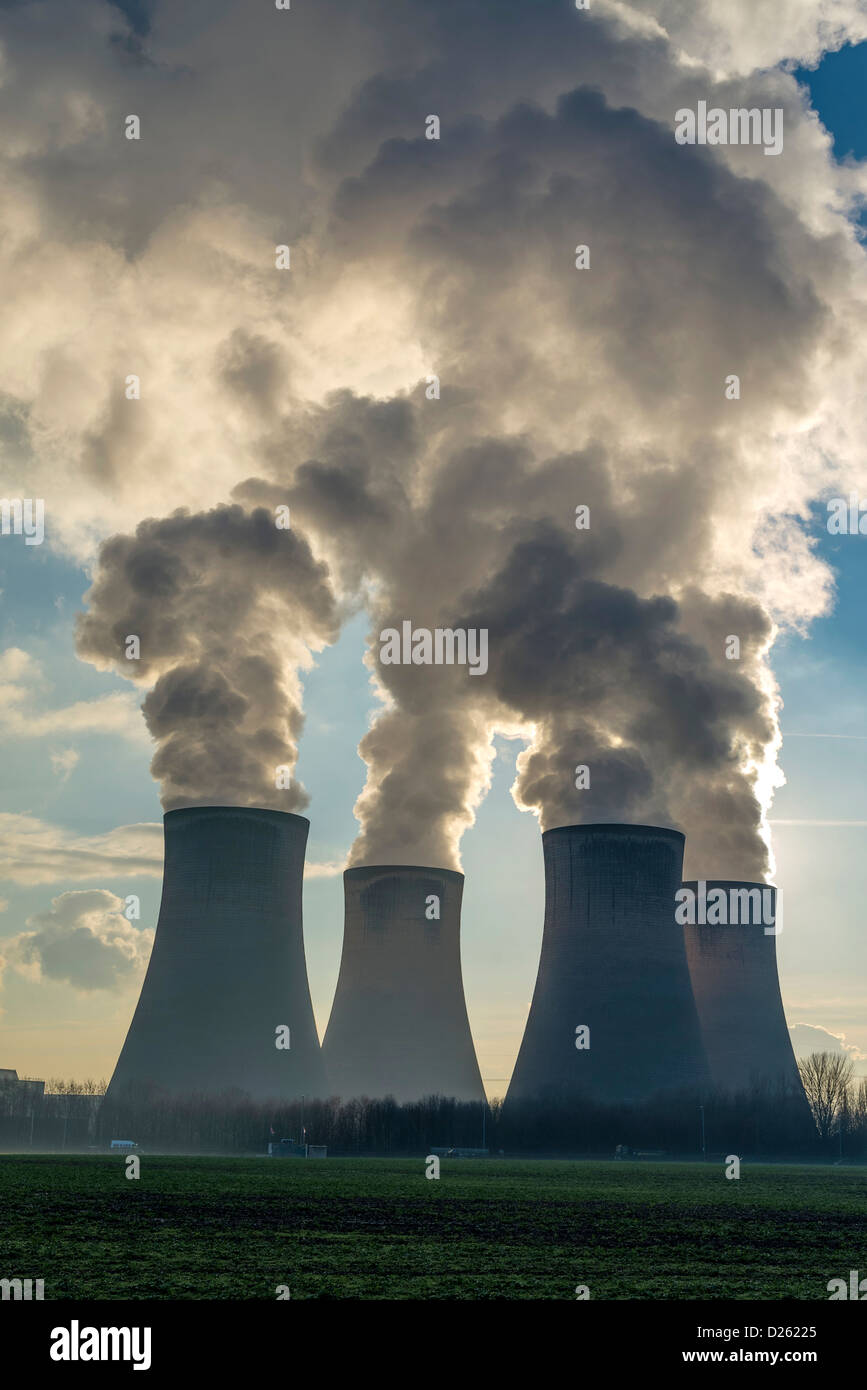 Fiddlers Ferry power station steaming in the winter sunlight producing electricity power for the National Grid. Stock Photo