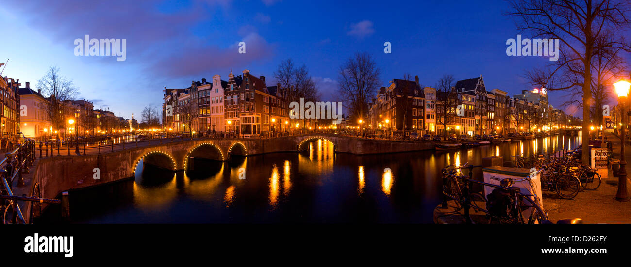 Netherlands, South Holland, Amsterdam, Keizergracht canal and Leidsegracht canal at night. Stock Photo