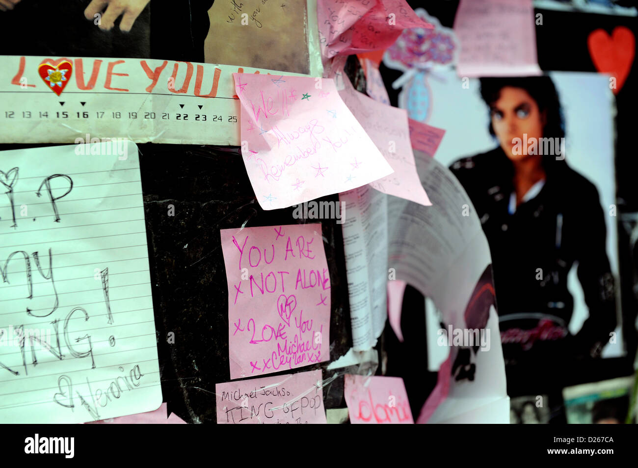 tributes on the wall of HMV store in Piccadilly London for the death of Michael Jackson Stock Photo