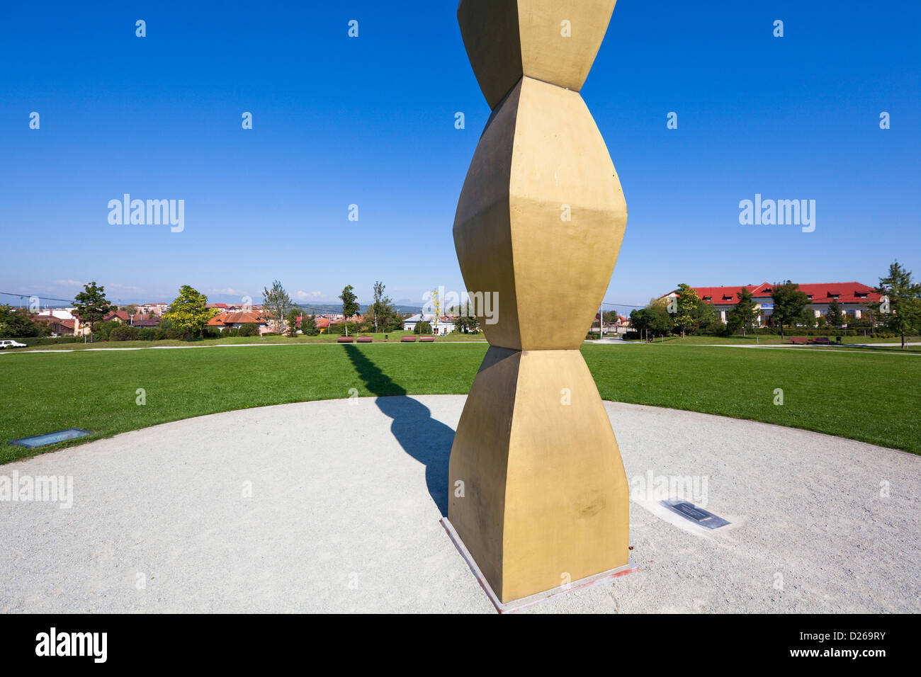 The Endless Column by Constantin Brancusi, Targu Jiu, 1938. It is part of a  sculptural ensemble, Romania, Targu Jiu Stock Photo - Alamy