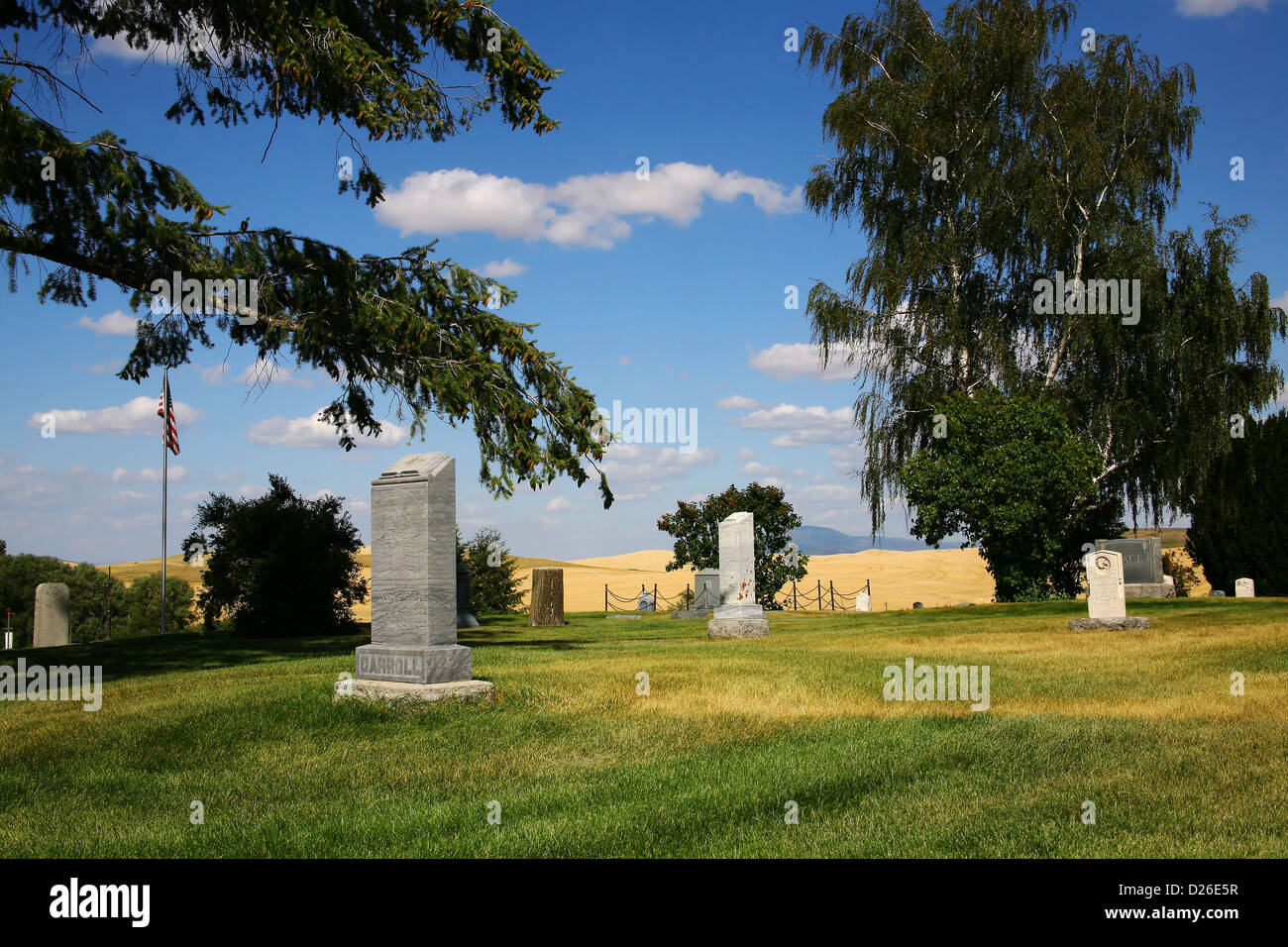 Rural cemetery summer scenic Stock Photo Alamy