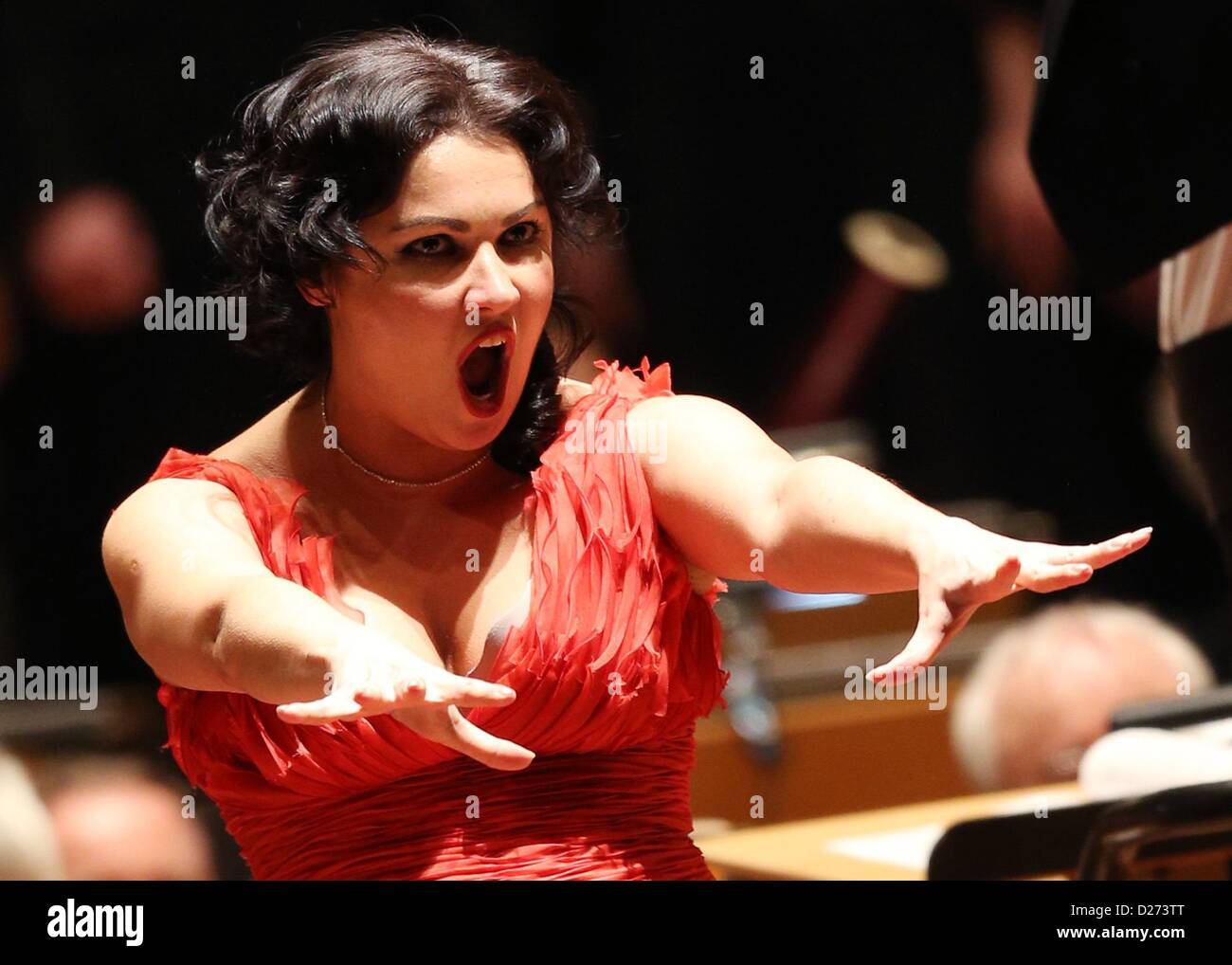 Netrebko Anna netrebko singing hi-res stock photography and images - Alamy