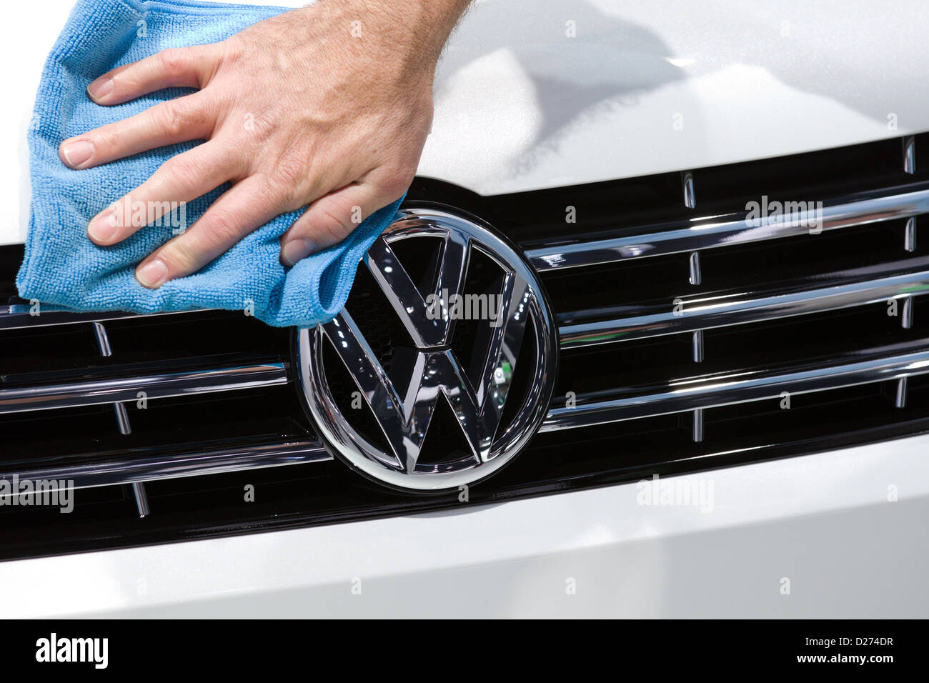 (HANDOUT) A handout photo dated 14 January 2013 shows the VW logo being polished at the North American International Auto Show (NAIAS) in Detroit, USA, 14 January 2013. NAIAS opened officially on 14 January 2013 to press and dealers and is open for the general public from 19 January to 27 January 2013. Photo: Friso Gentsch / Volkswagen Stock Photo