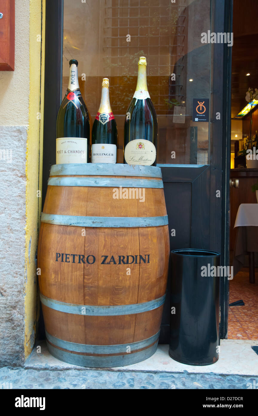 Osteria wine bar restaurant exterior central Verona city the