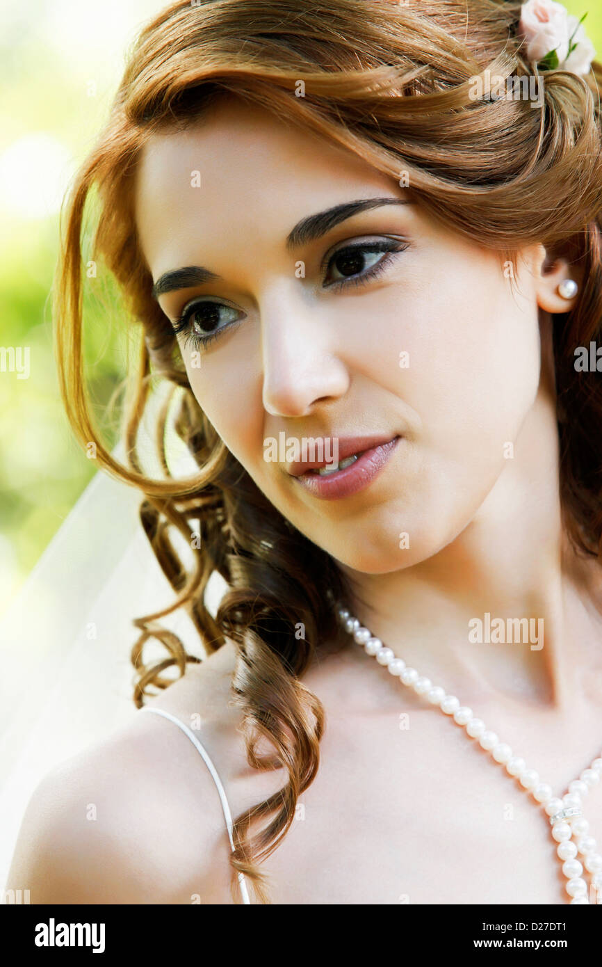 Portrait of the beautiful bride close up Stock Photo - Alamy