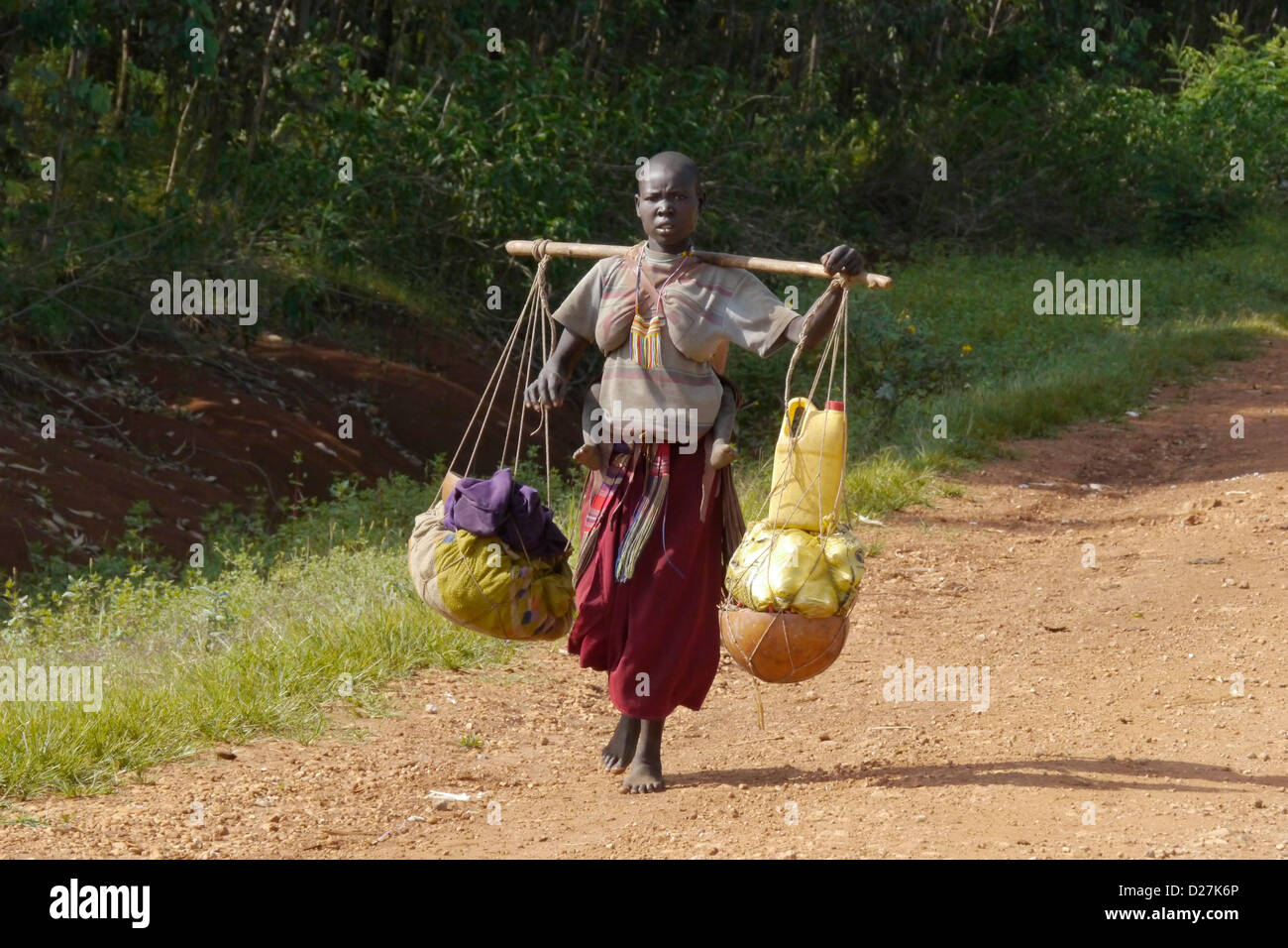 ETHIOPIA On the road between Chagni and Debate, Beni Shangul Gumuz region. Gumuz woman carrying good to or from market. Stock Photo