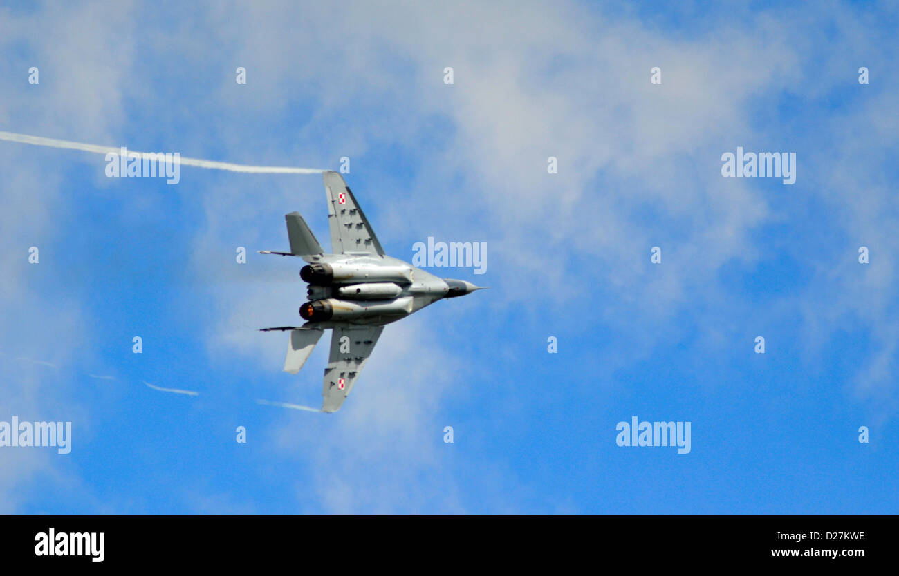 F16 hi-res stock photography and images - Alamy