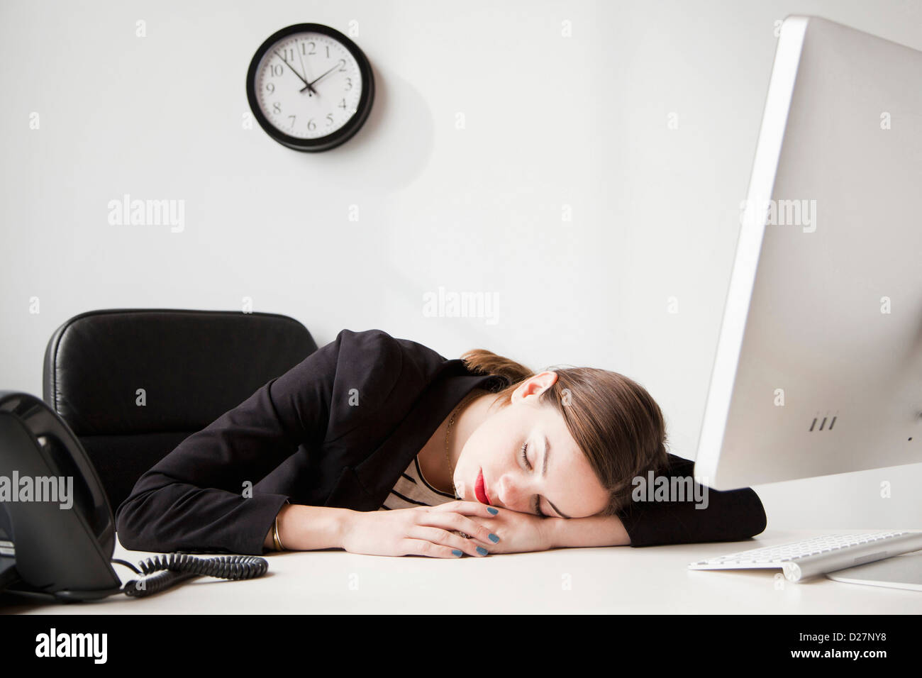 Businesswoman getting desktop in office hi-res stock photography and ...