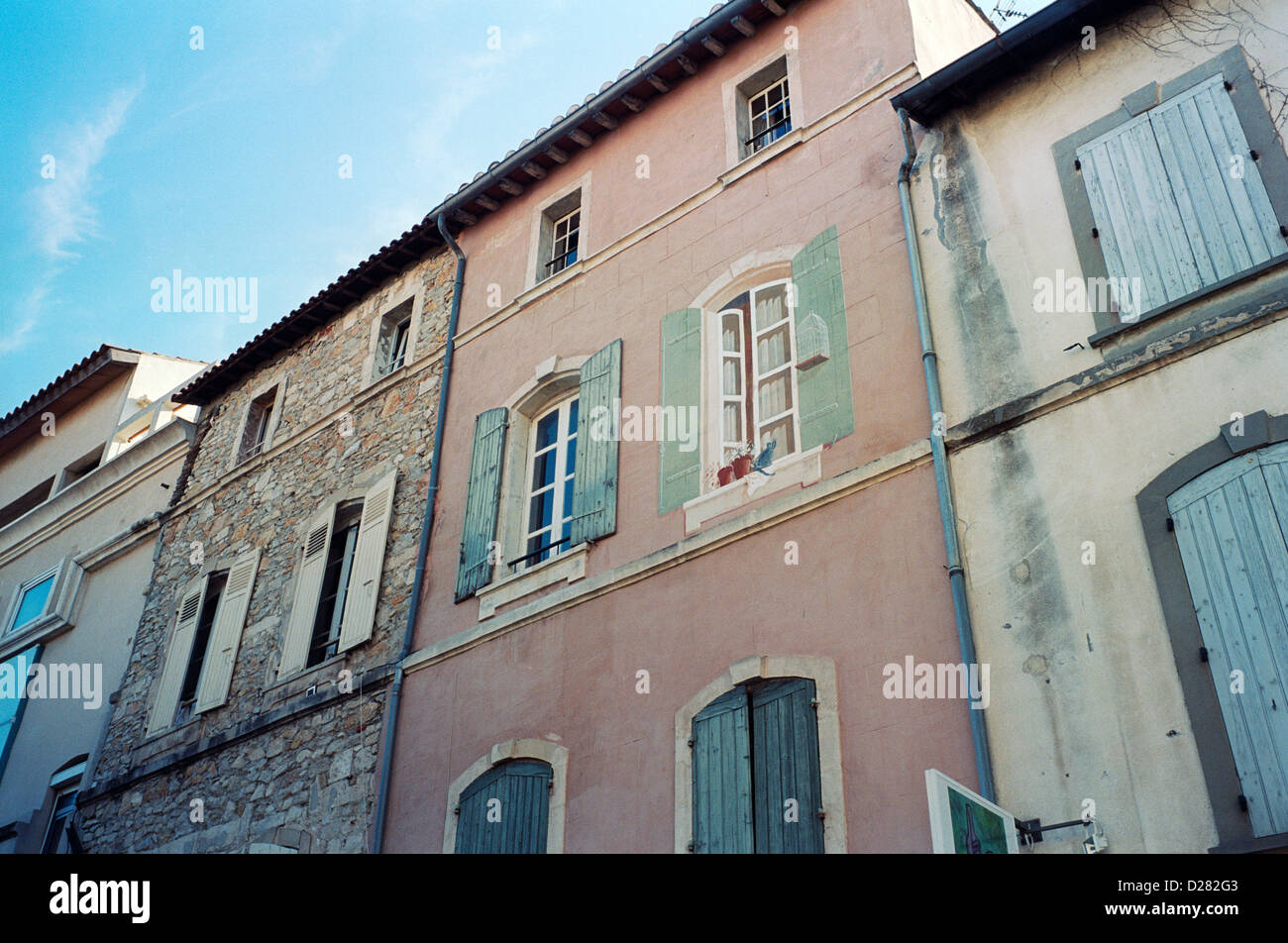 House with painted fake window and shutters, Arles, Provence, France Stock Photo