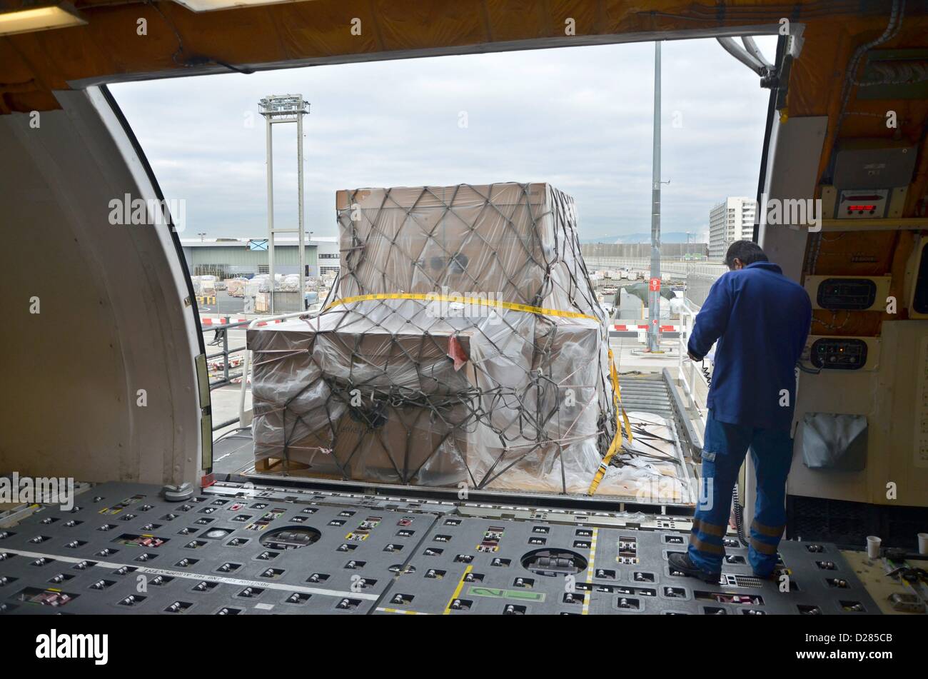 An MD-11 Lufthansa Cargo aircraft is loaded on 11/12/2012 at the Rhein ...