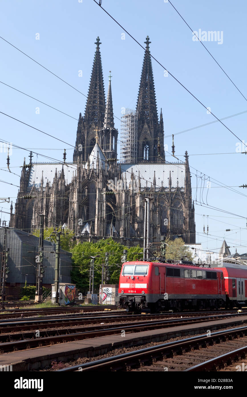 Cologne, Germany, regional train at the central station in front of the Cologne Cathedral Stock Cologne, Germany, regional train at the central station in front of the Cologne Cathedral Stock