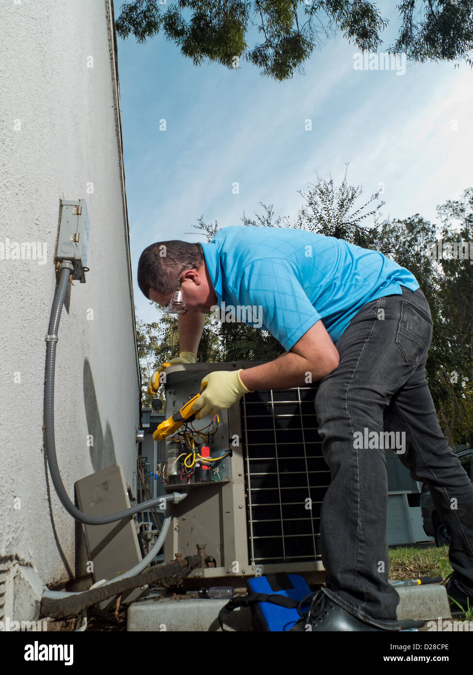Air conditioner repair man Stock Photo Alamy