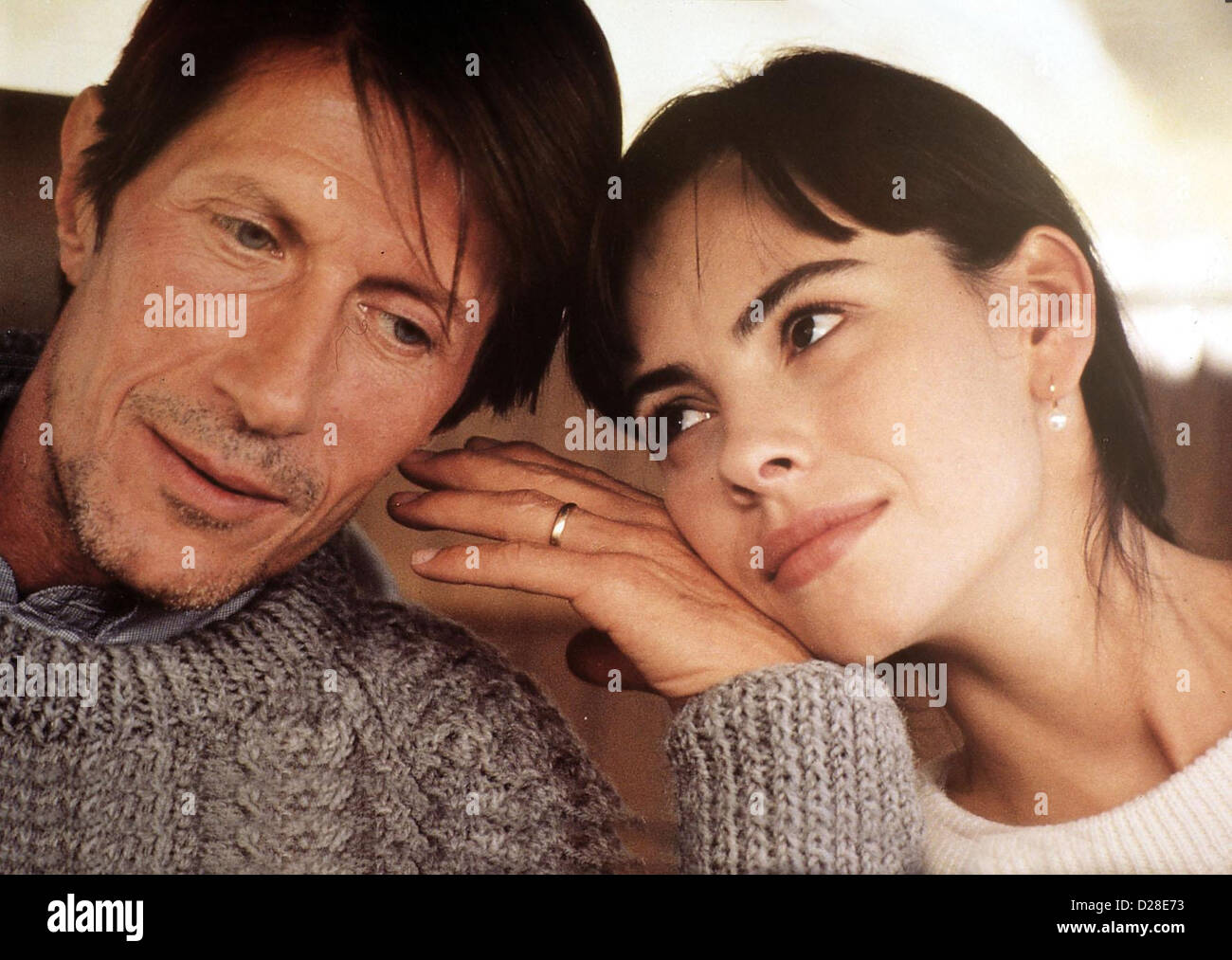 Sweetheart   Toutes Peines Confondues   Gardella (Jacques Dutronc) und Jeanne (Mathilda May) *** Local Caption *** 1992  -- Stock Photo