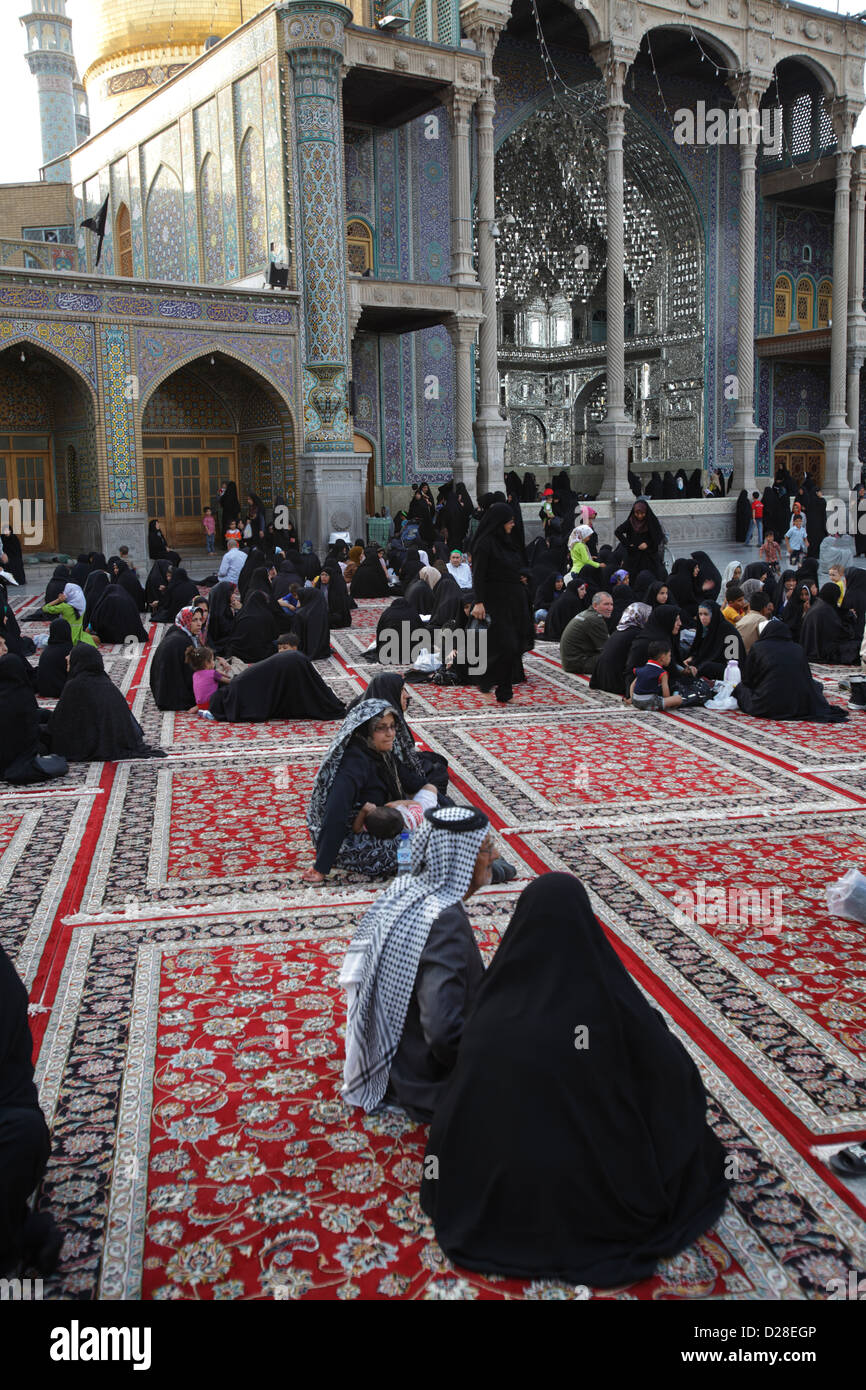 Pilgrims at the shrine of Fatima al-Masumeh, Qom, Iran Stock Photo