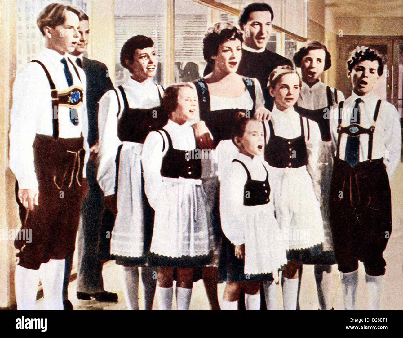 Die Trapp-Familie  Trapp-Familie, Die  Ruth Leuwerik, Josef Meinrad Novizin Maria (Ruth Leuwerik,m) soll dem verwitweten Baton Stock Photo