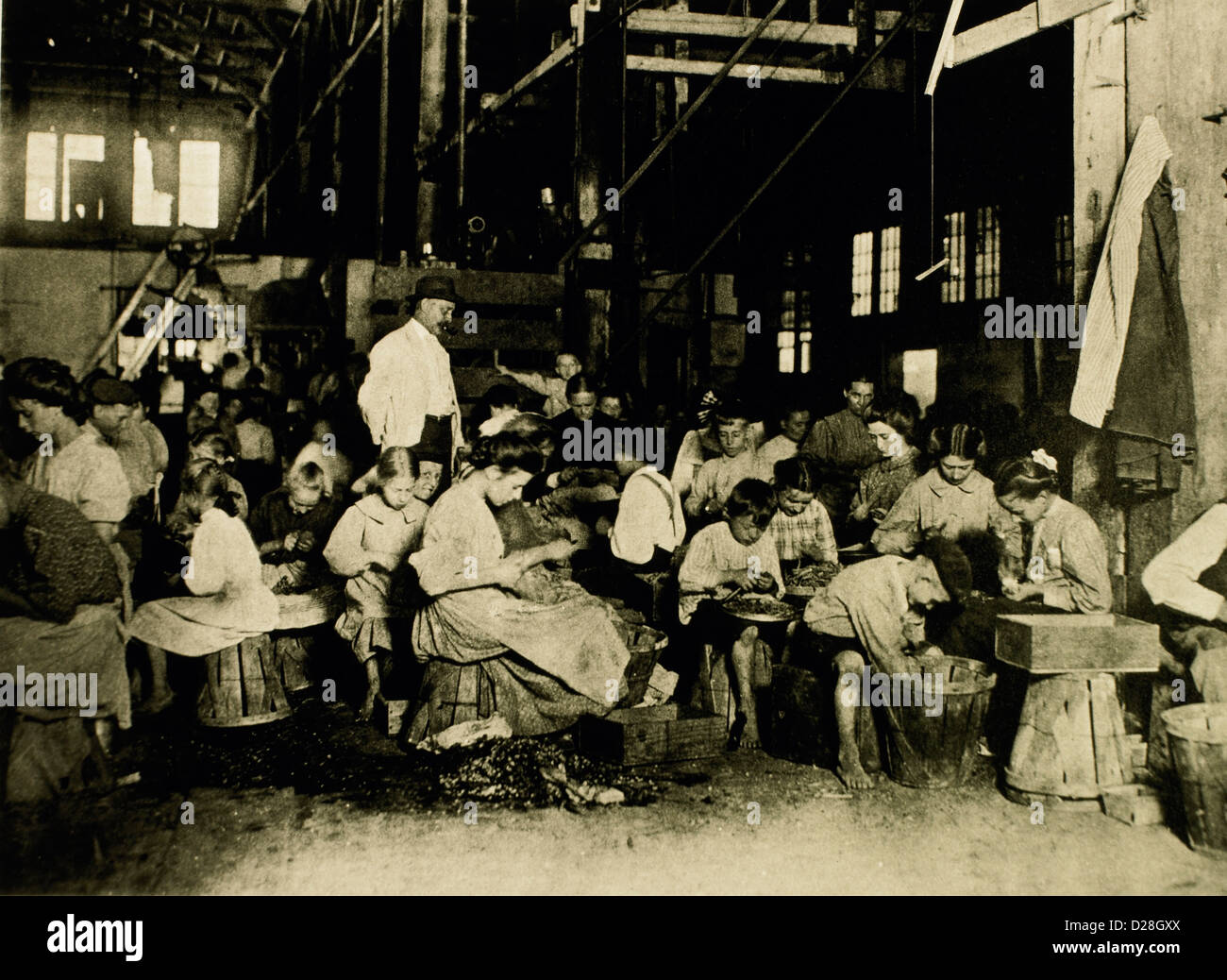 Women and Children Working in Vegetable Cannery Preparing Beans, 1912 Stock Photo