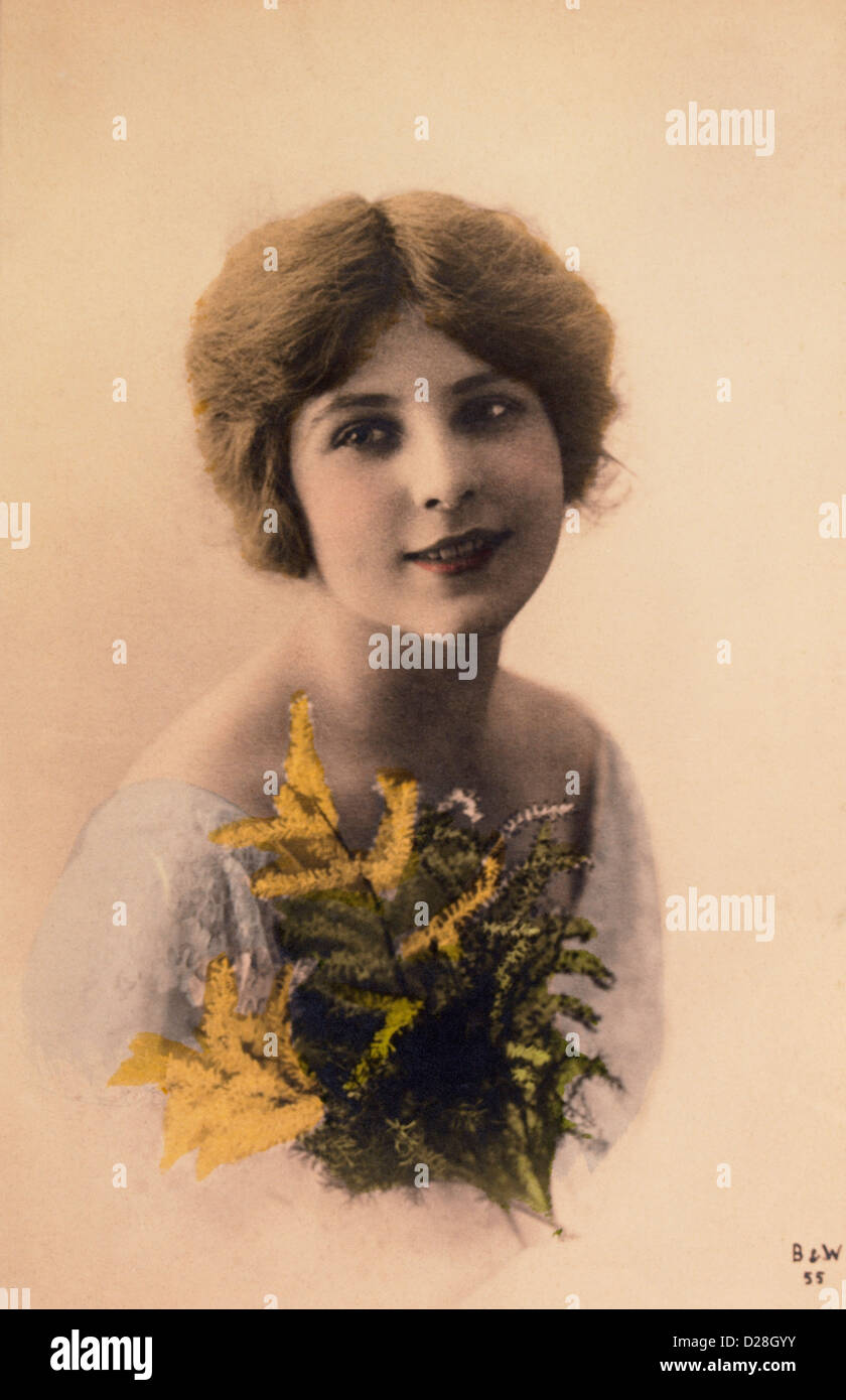 1920s young woman portrait hi-res stock photography and images - Alamy