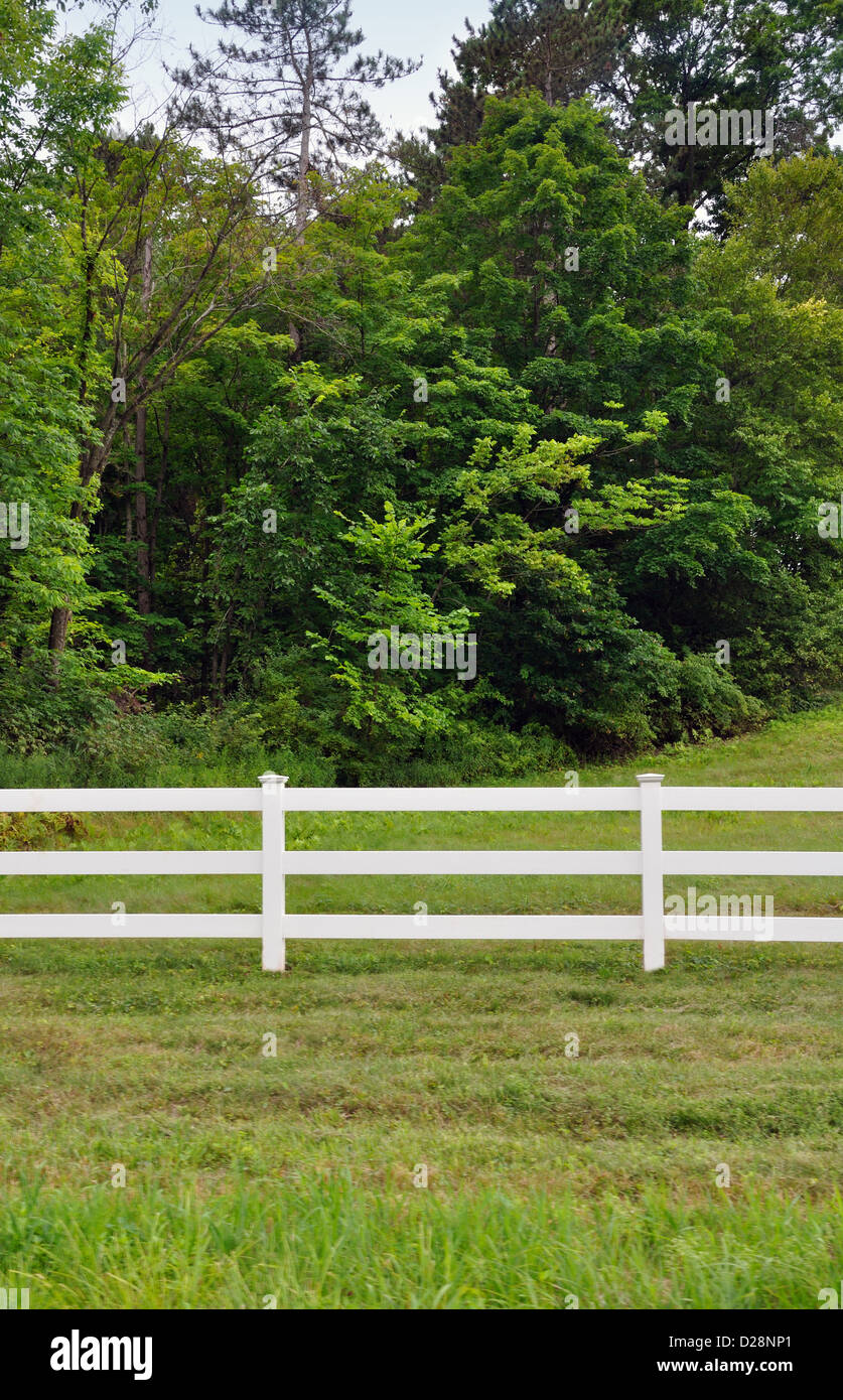 New england farm in white hi-res stock photography and images - Alamy