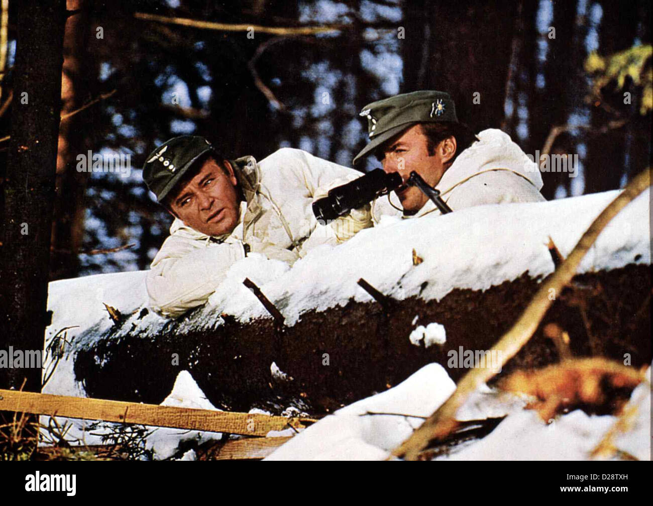 Agenten Sterben Einsam  Where Eagles Dare  Richard Burton, Clint Eastwood Der britische Major Smith (Richard Burton,l) Stock Photo
