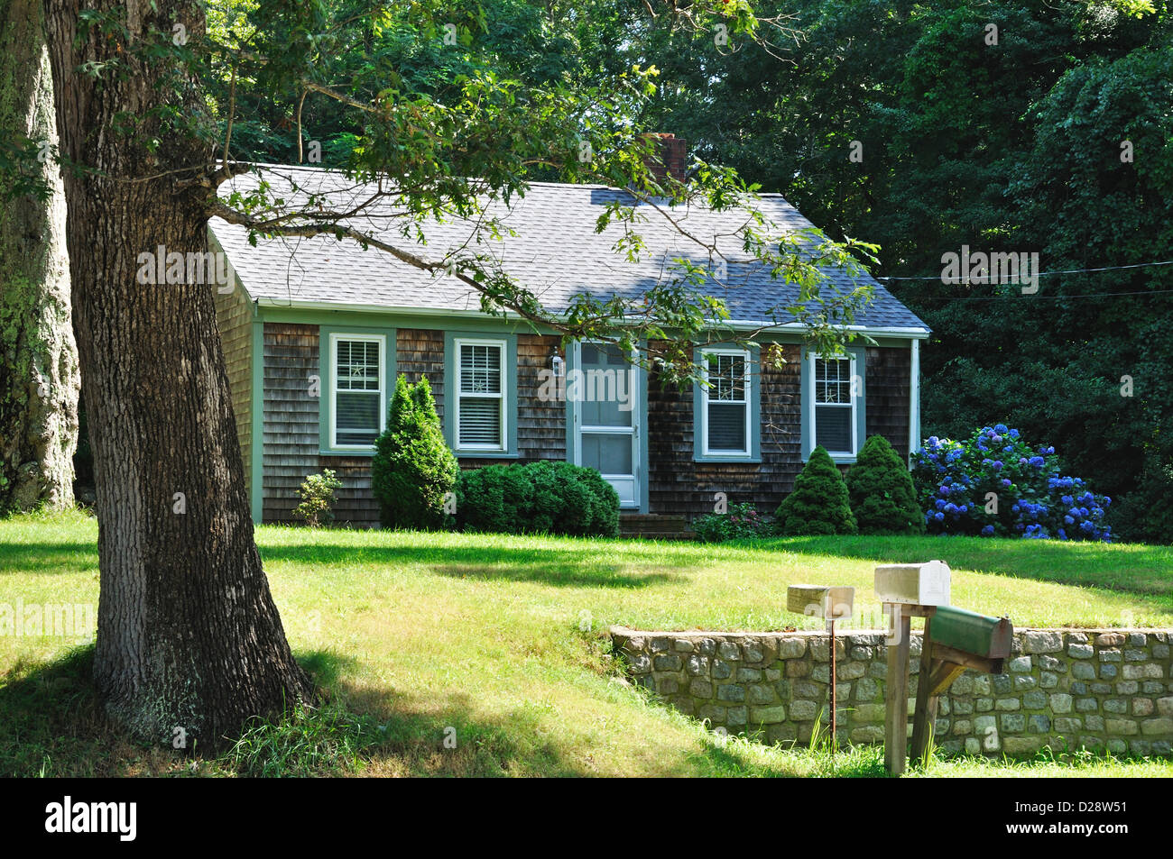 Cape Cod Style House In Cape Cod Massachusetts New England Usa Stock Photo Alamy